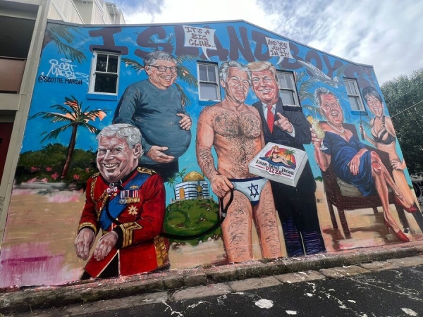 Mural Club Epstein con Trump, príncipe Andrés, Bill Clinton, Bill Gates y Trump